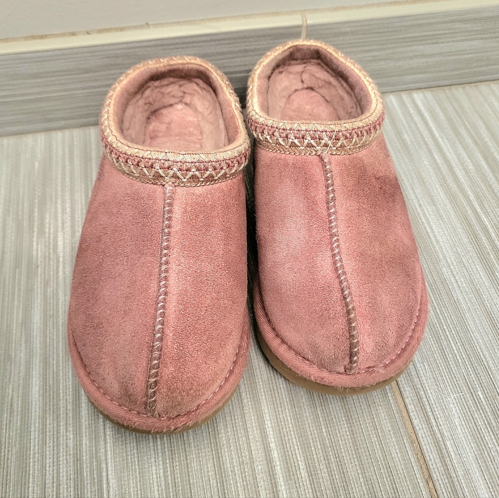 PInk UGG slides size 6